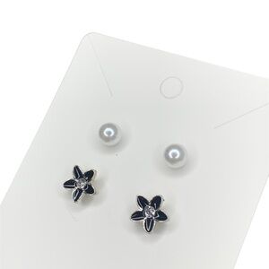 Flower and pearl earring set